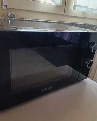 Forno microonde samsung pari al nuovo