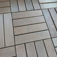 Mattonelle da esterno in legno