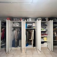 Armadio in legno laccato bianco