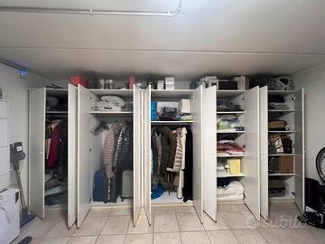 Armadio in legno laccato bianco