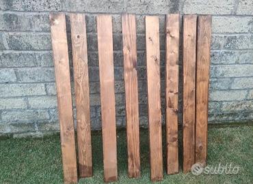 Tavole in legno di abete, levigate e trattate.