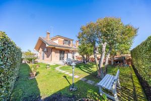 PORZIONE DI TRIFAMILIARE A GUIDONIA MONTECELIO