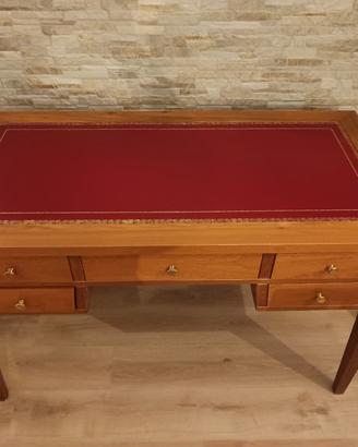 Scrivania in legno con piano in pelle – Stile clas