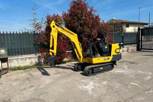 E173 Miniescavatore 15 q Yanmar B15