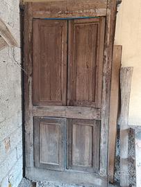 Armadio antico in legno massello da restaurare