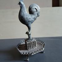 Gallo con sorpresa 