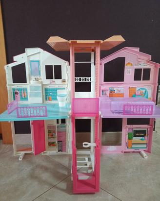 Casa di Barbie Malibú 3 piani con ascensore usata