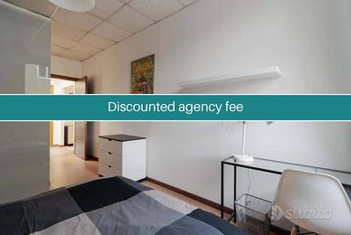 Stanza in appartamento di 320 m² a Milano
