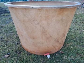 Tino 10 hl in vetroresina