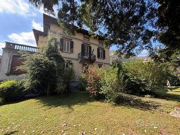 Prestigiosa Villa Liberty con Giardino