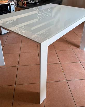 Tavolo da cucina allungabile + 4 sedie