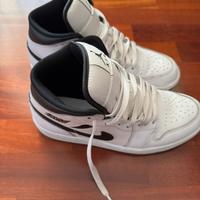 Air Jordan 1 mid - taglia 41 - bianche e nere