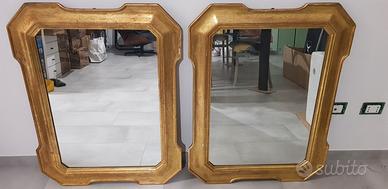 Specchi in cornice dorata