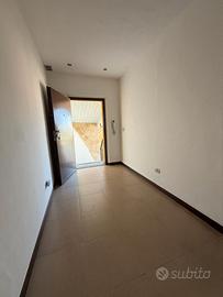 AMPIO TRILOCALE CON CORTILE