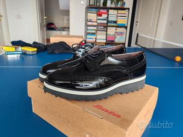 Scarpe stringate nuove