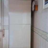 Armadio con struttura bianca