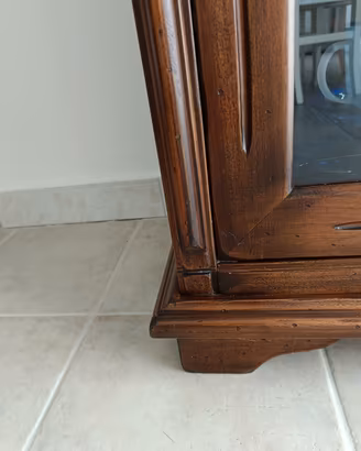 Vetrina legno massello di tulipier tinteggiato. 