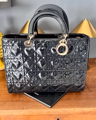 Borsa in vernice nera