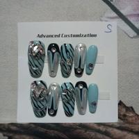 PRESS ON MODELLO MOLTO PARTICOLARE CON STRASS