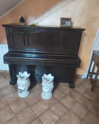 Pianoforte verticale in legno – Stile classico