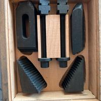 STAFFE A GRADINI IN ACCIAIO FRESATO A CROCE KT 150