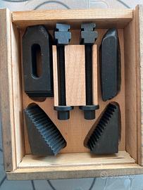 STAFFE A GRADINI IN ACCIAIO FRESATO A CROCE KT 150