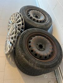 4 cerchioni in ferro con gomme termiche 185/65 R15