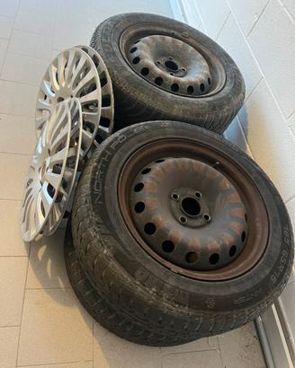 4 cerchioni in ferro con gomme termiche 185/65 R15