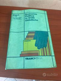 Libro economia politica da collezione anni 80