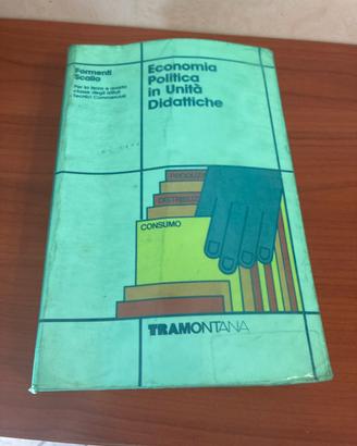 Libro economia politica da collezione anni 80