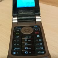 Cellulare classico con tasti grandi