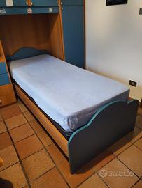 Letti singoli in legno con rete – Buone condizioni