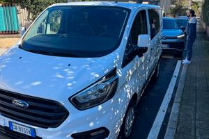 Ford Transit Custom 6posti Autocarro