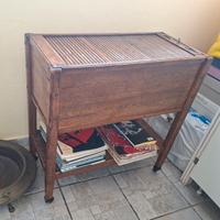 Antico mobiletto a serranda 