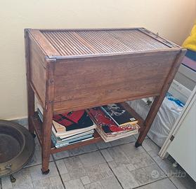 Antico mobiletto a serranda 