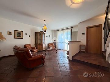 VILLA A SCHIERA A CESENA
