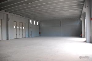 Sassari, Predda Niedda: Capannone 1.000 Mq