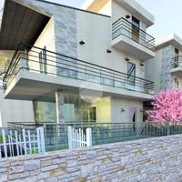 PORZIONE DI BIFAMILIARE A ROMA