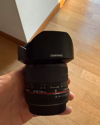 Samyang 14mm f/2.8 IF ED UMC - Attacco Canon EF