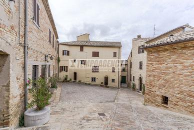 Ampio e luminoso appartamento panoramico di 172 mq