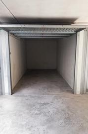 Privato propone box auto