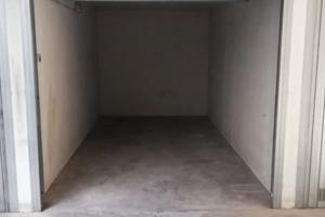 Privato propone box auto