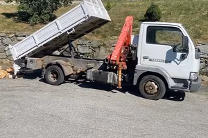 Nissan cabstar con gru fassi