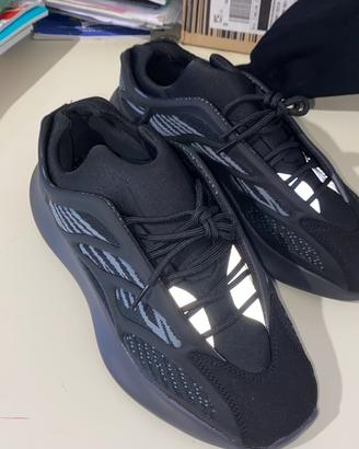 Yeezy 700 V3 Black – Taglia 45