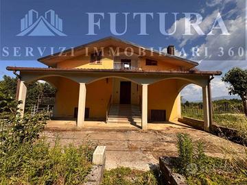 Villa di 300 m² con più di 5 locali e box auto dop