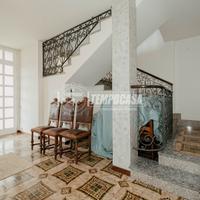 VILLA COMPOSTA DA TRE APPARTAMENTI