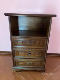Mobile basso in legno marrone