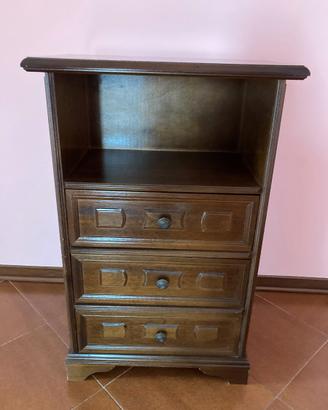 Mobile basso in legno marrone