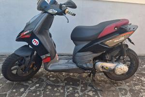Scooter Aprilia sr motard 50cc  2 tempi
