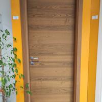 Porta a battente in legno